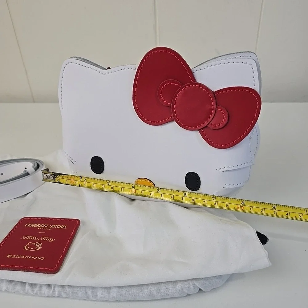 HELLO KITTY Face Bag Cambridge Satchel White LEATHER England Crossbody Purse NEW